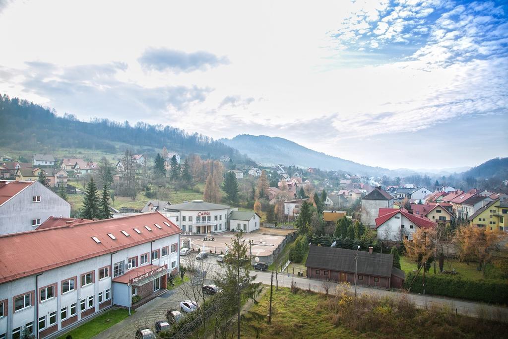 Hotel Monttis Sucha Beskidzka Exterior photo